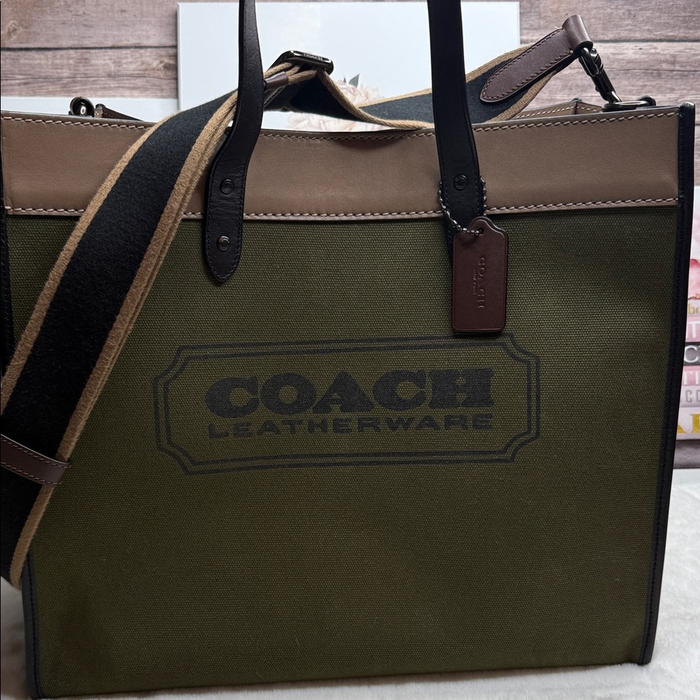 Coach Field Tote 40 Olive Green with Tan leather ❤️